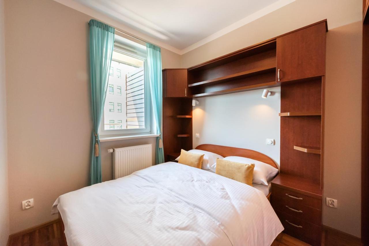 Metro Wilanowska Homely Appartement